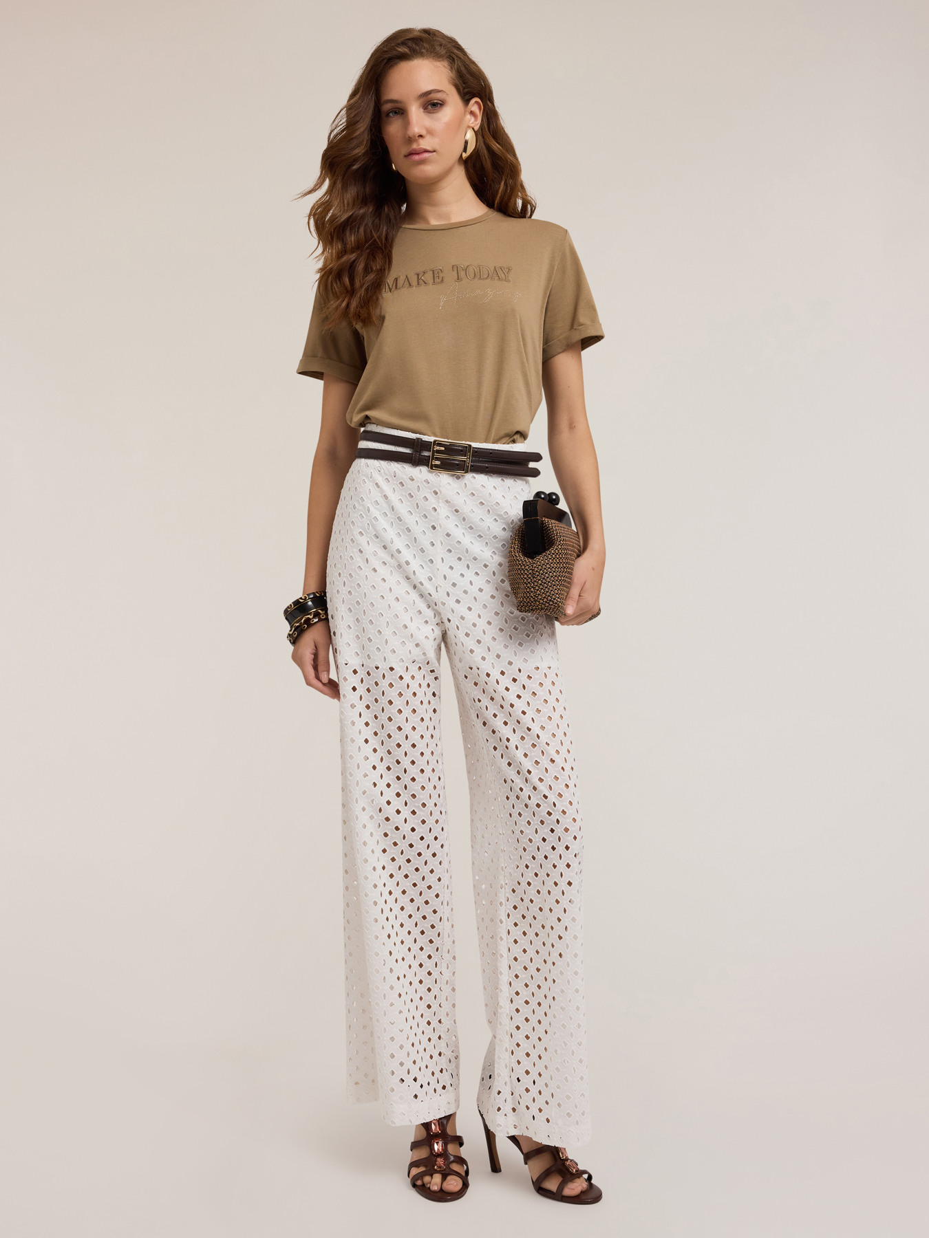 T-shirt boxy con scritta ricamata image number 3