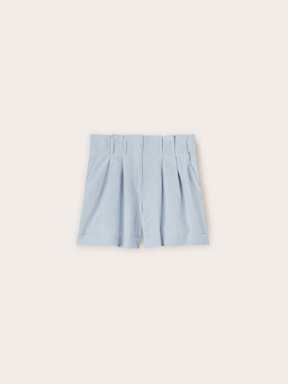 Shorts fluido con pieghe