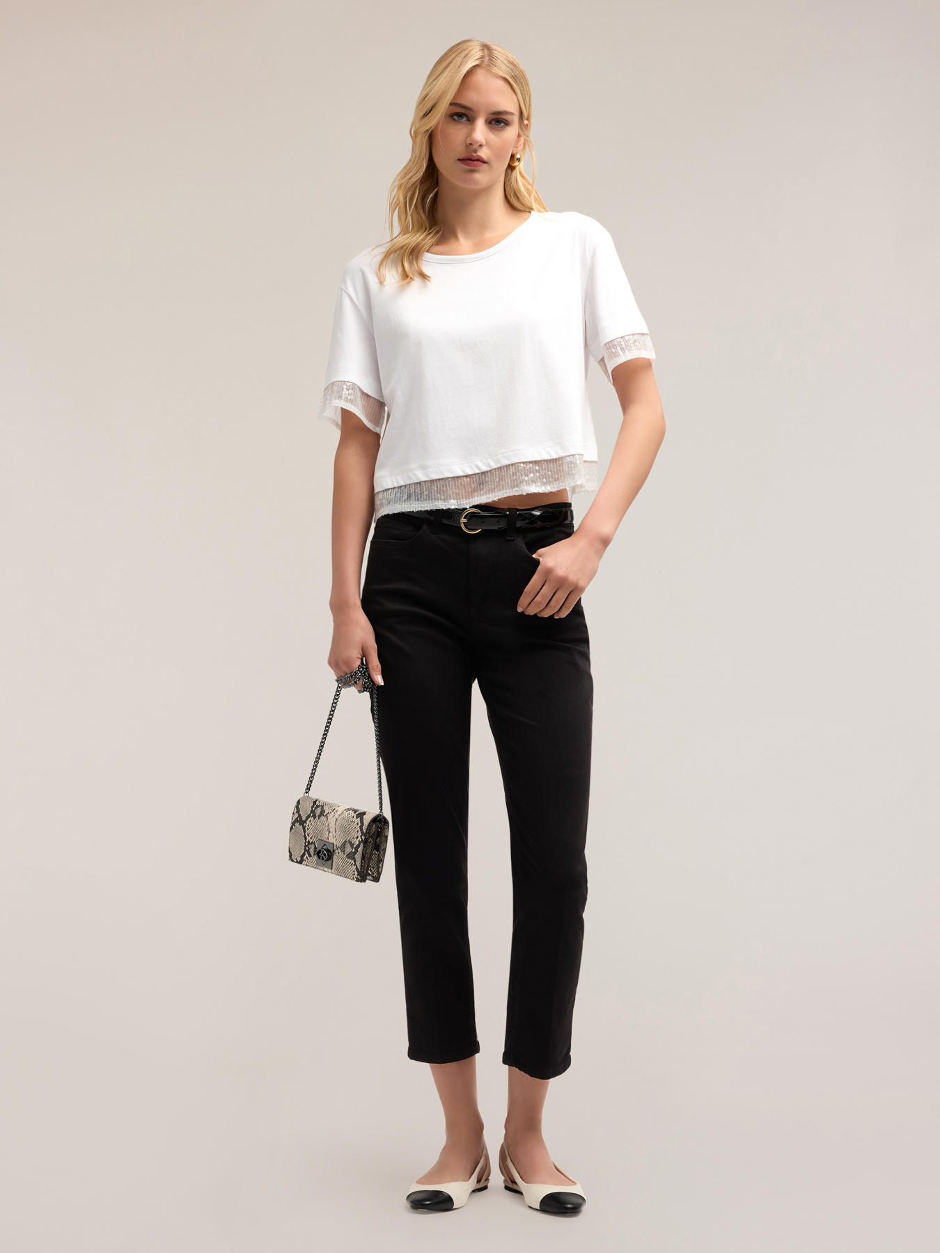 Camiseta con bordes de lentejuelas image number 3