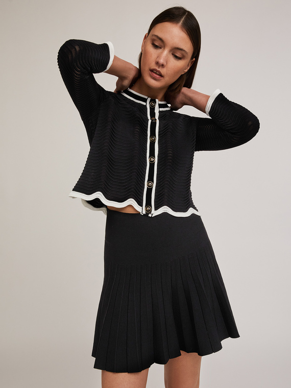 Wavy stitch knit cardigan