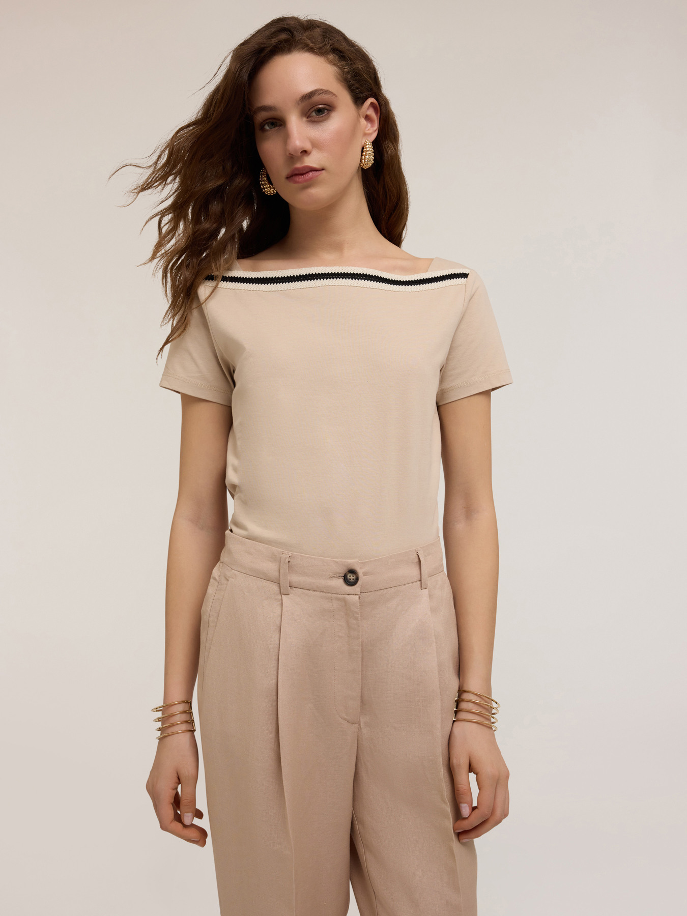 Camiseta con pasamaner&iacute;a de crochet image number 2