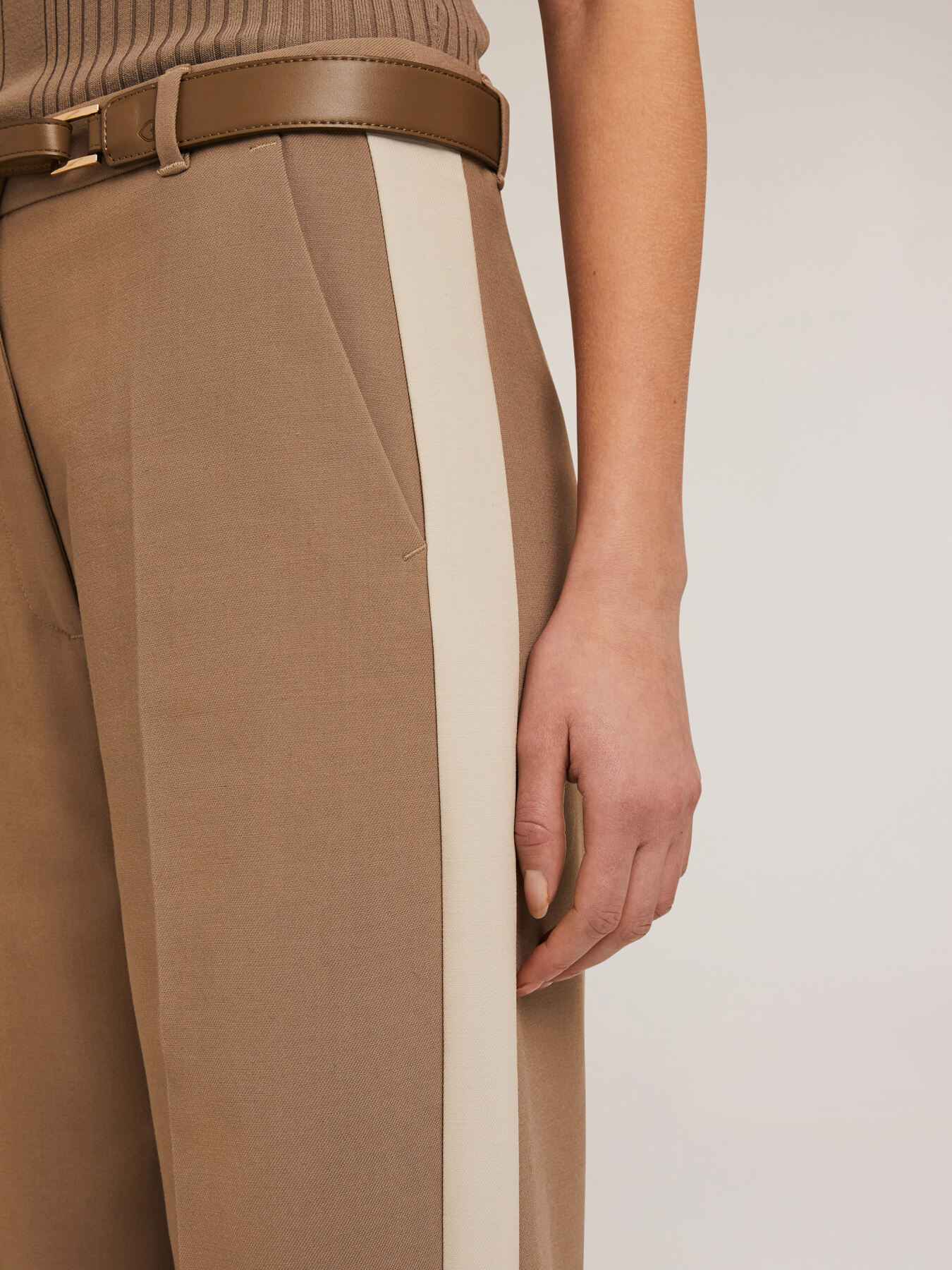 Pantalon large avec bande lat&eacute;rale image number 3