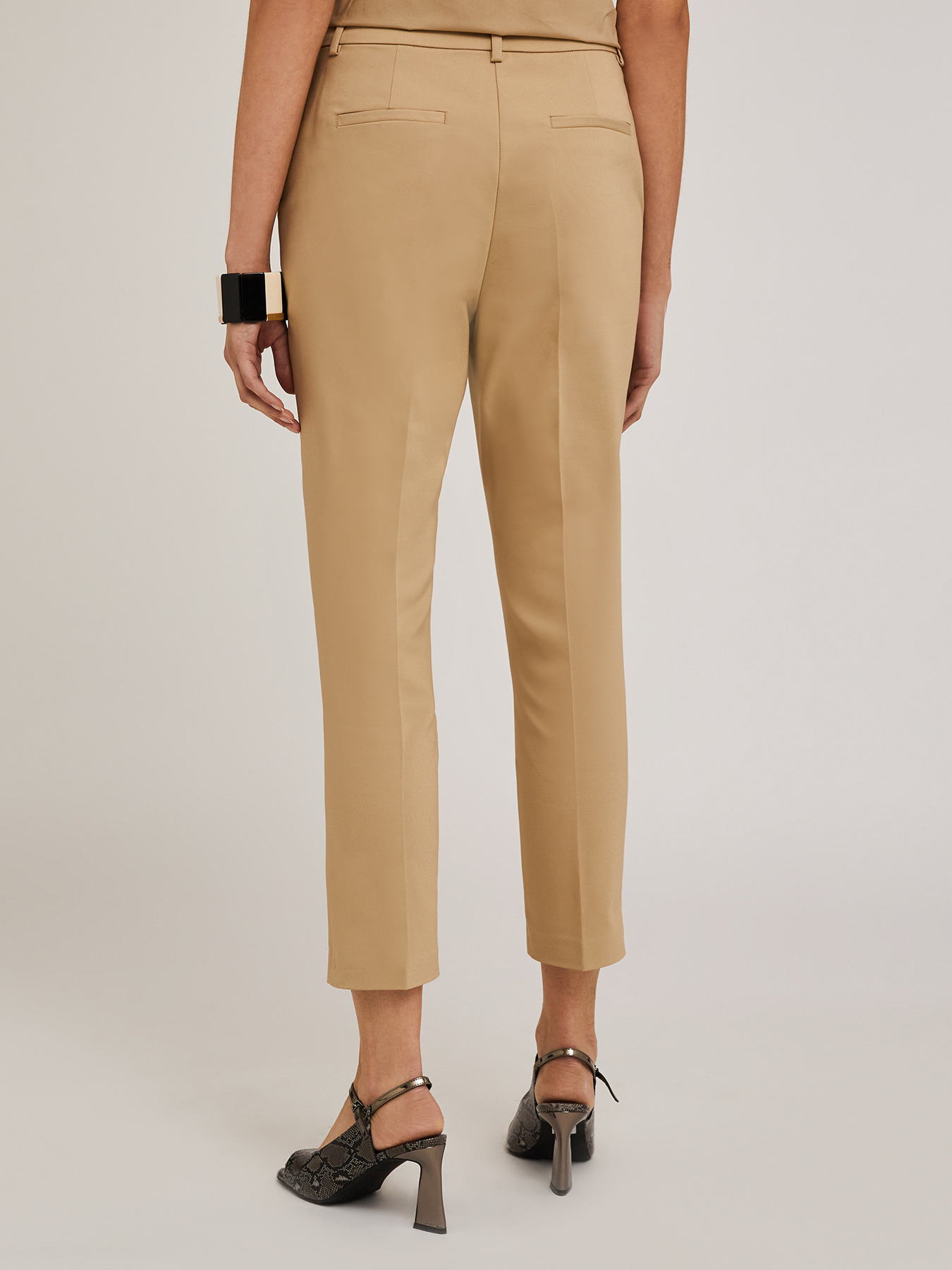 Pantal&oacute;n regular de tejido t&eacute;cnico image number 1