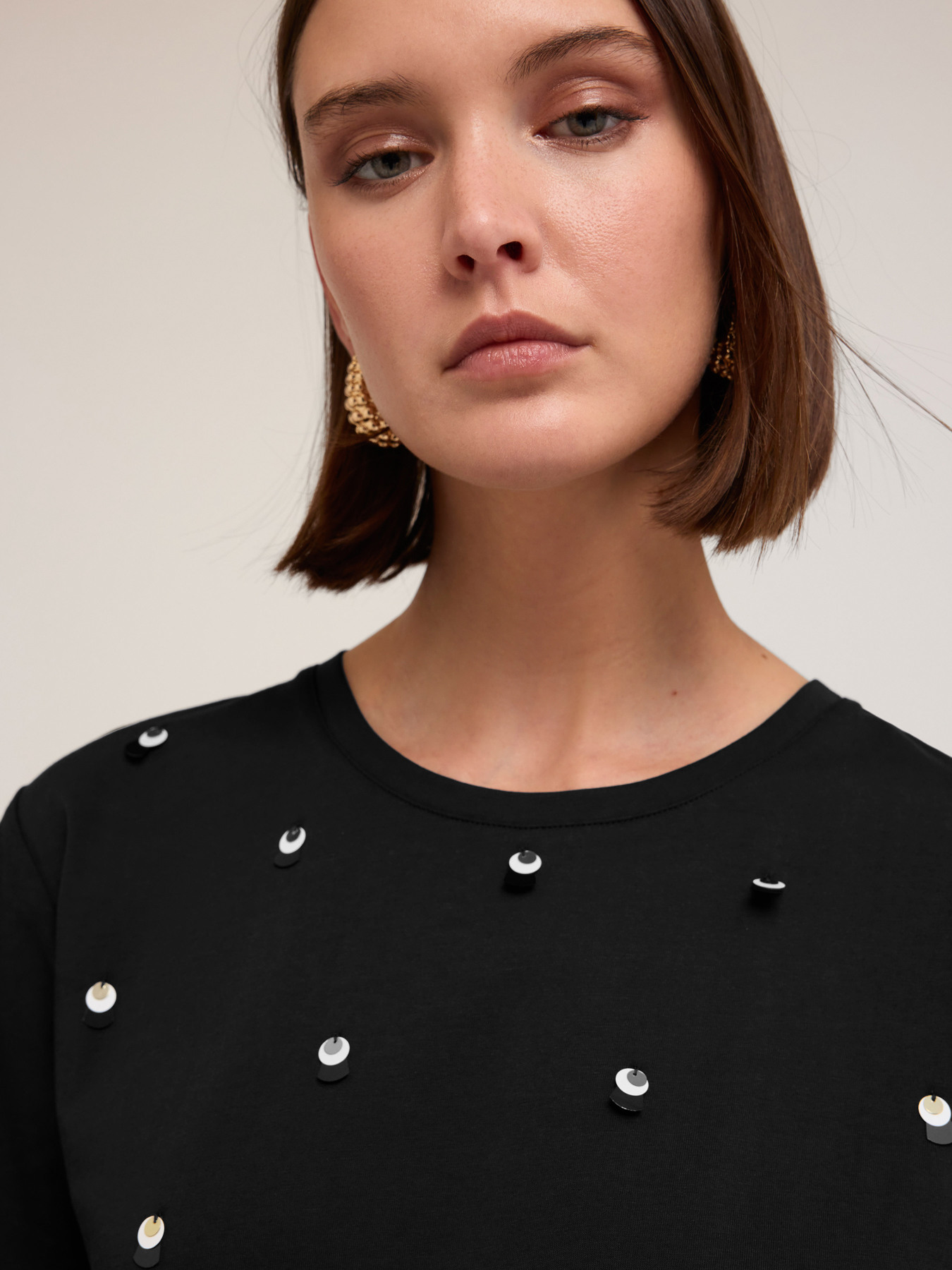 T-shirt with oversized sequin embroidery image number 3