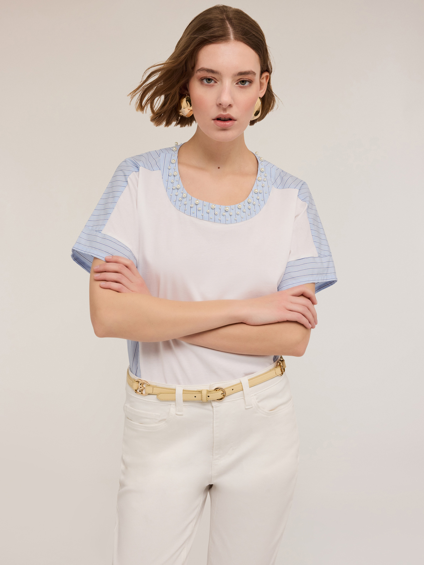 T-Shirt aus zwei verschiedenen Materialien mit Perlenstickerei image number 2