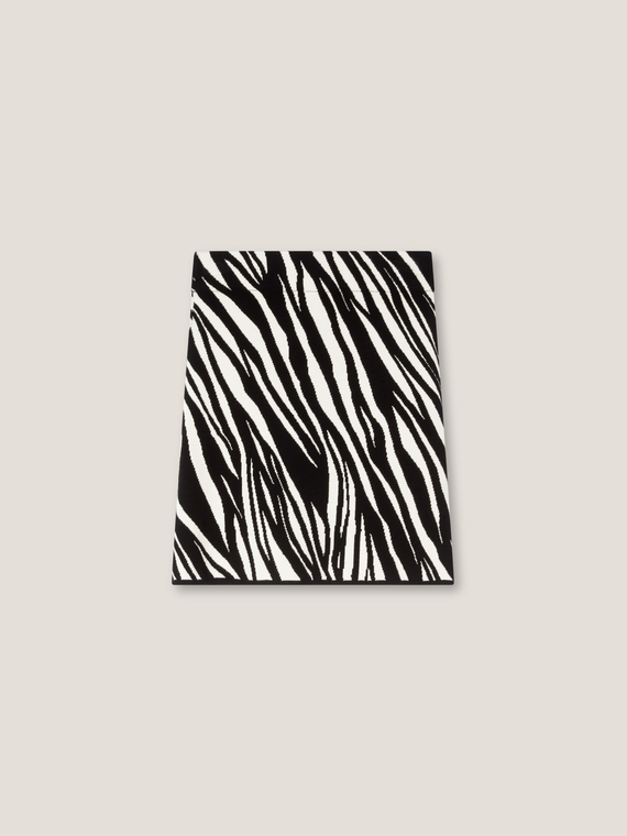 Jupe courte en maille jacquard imprim&eacute; z&eacute;br&eacute;