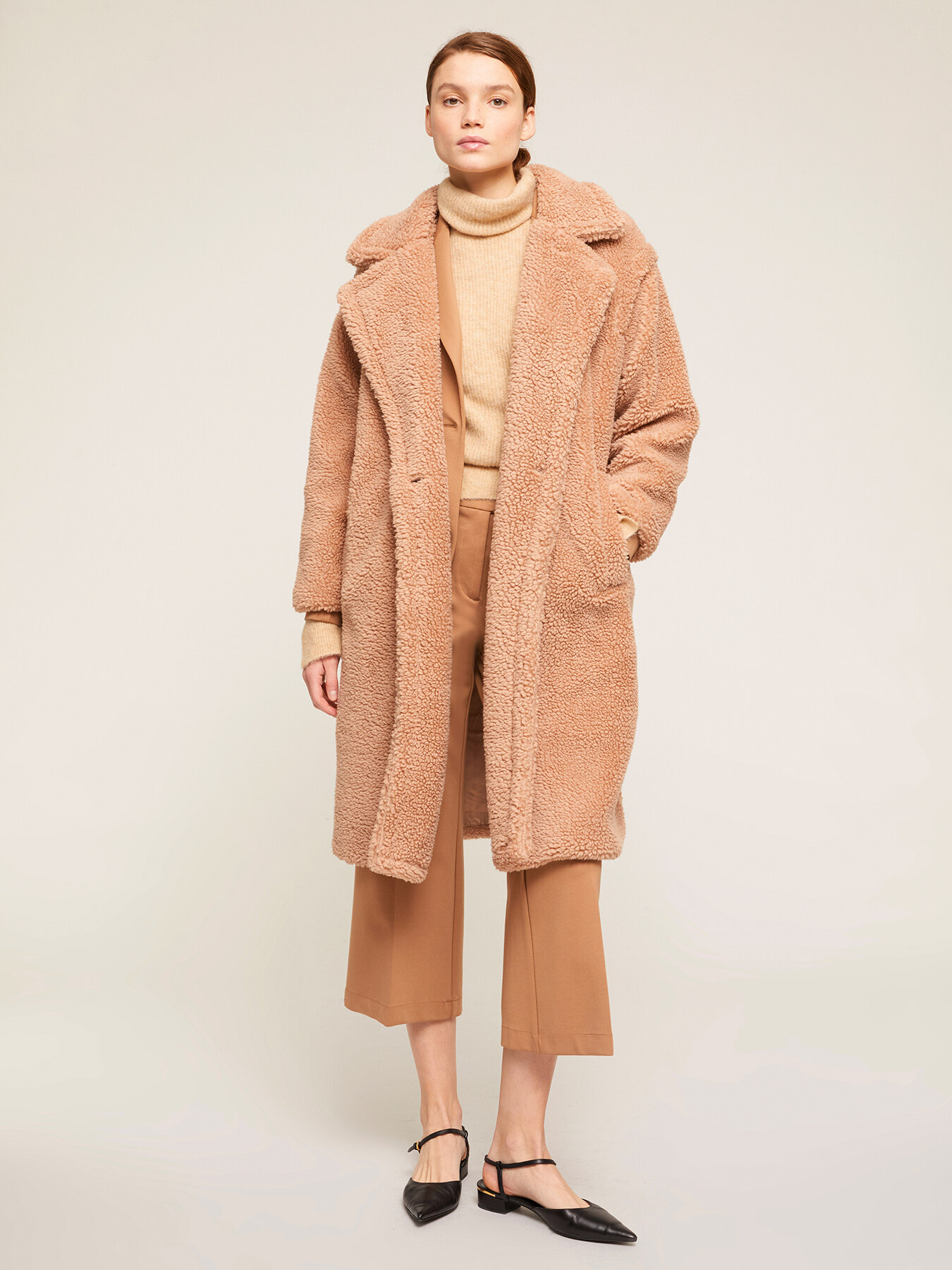 Abrigo de doble botonadura en pa&ntilde;o efecto teddy image number 0