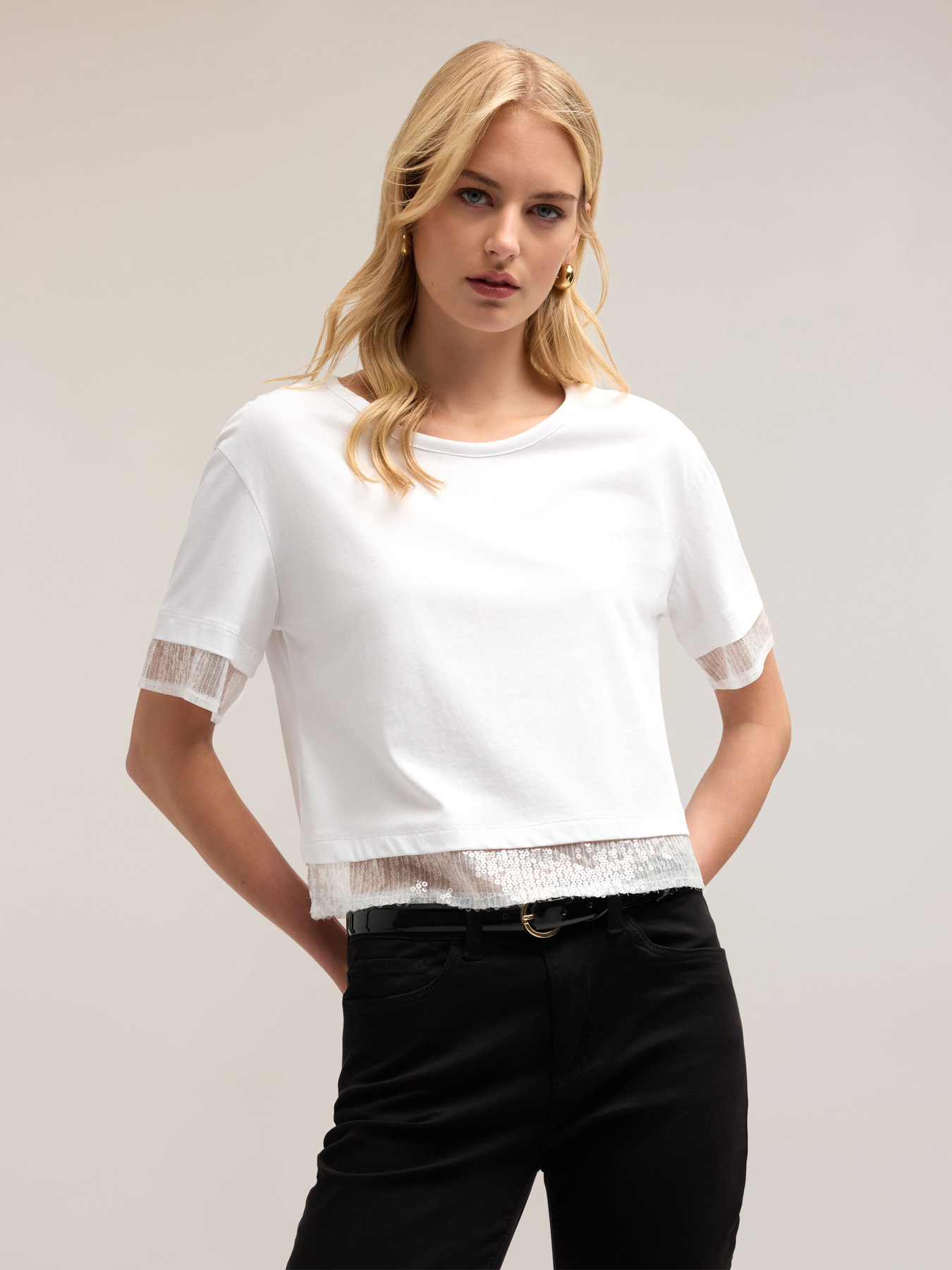 Camiseta con bordes de lentejuelas image number 0