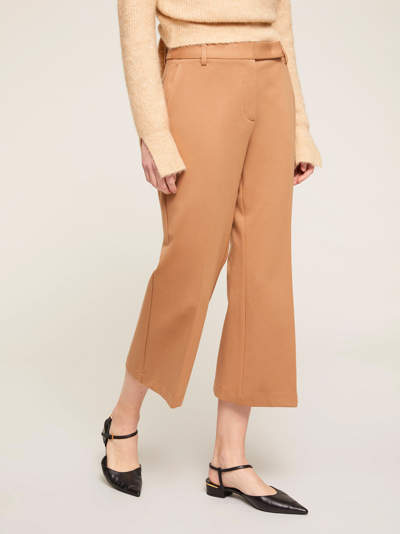 Pantalones cropped image number 0