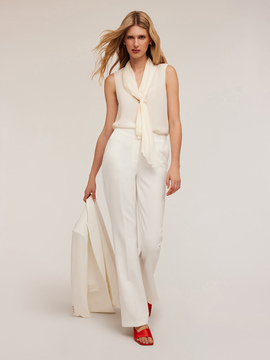 Blusa senza maniche con sciarpa pliss&eacute;