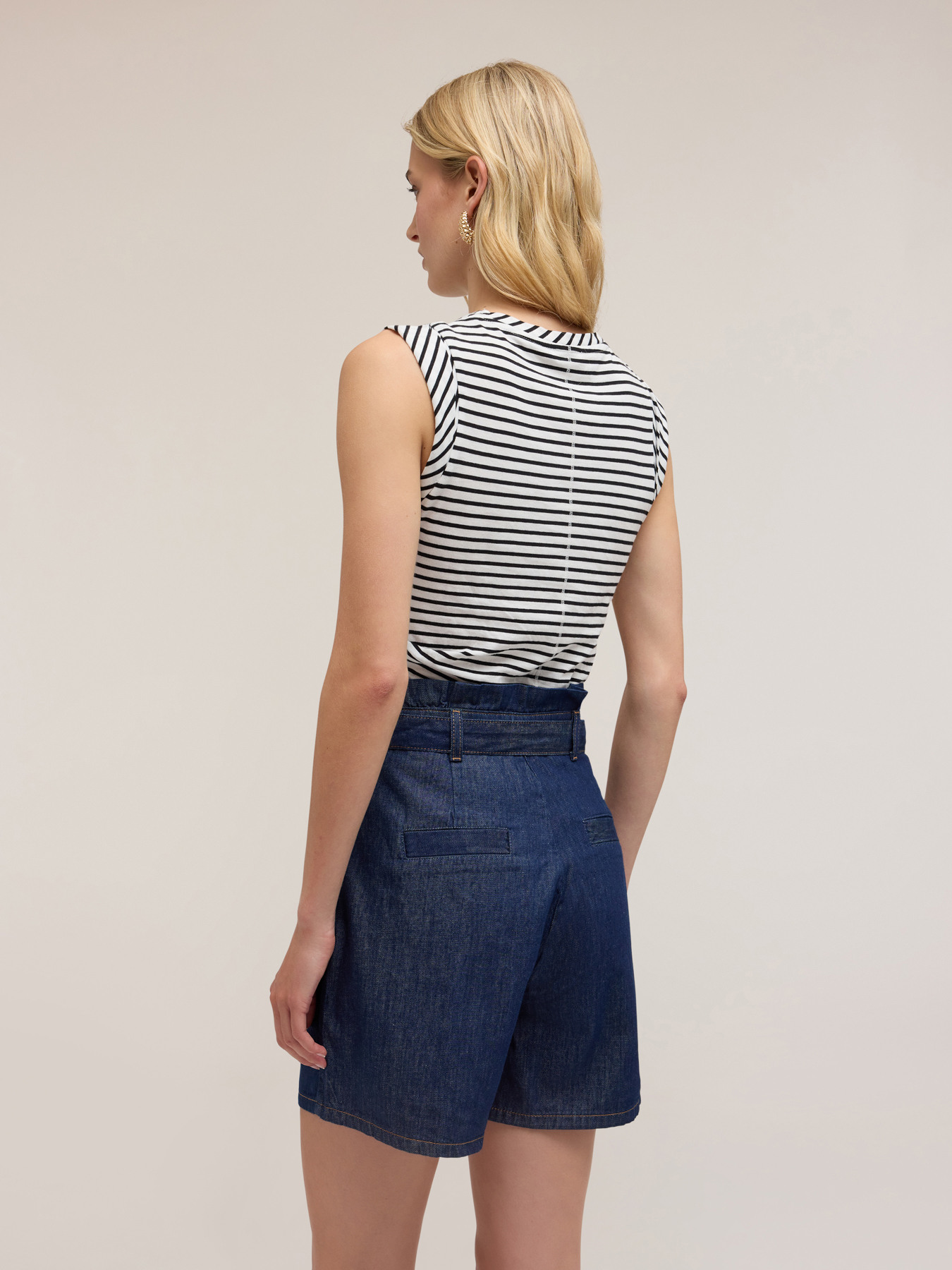 Sleeveless striped top with pleats image number 1