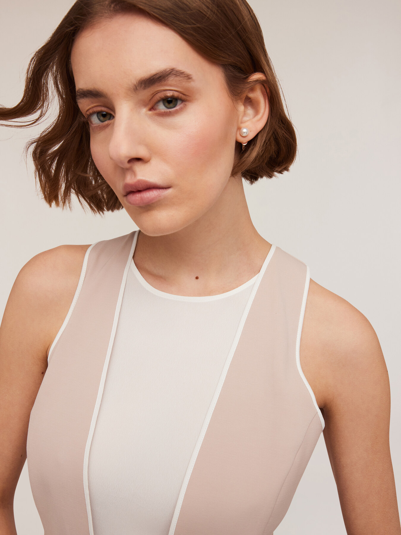 Robe &eacute;vas&eacute;e avec insert image number 4