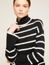Dolcevita boxy in maglia a righe image number 3