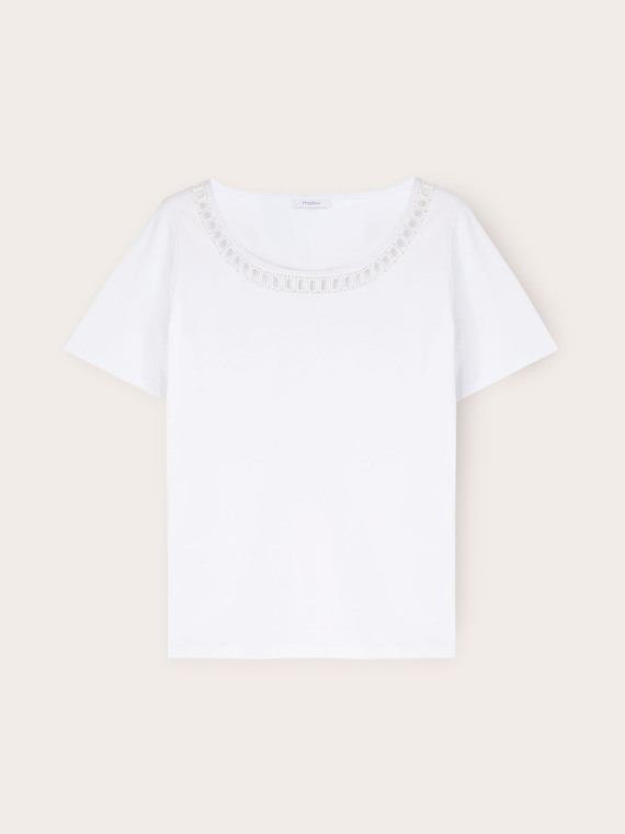 T-shirt con scollatura ricamata