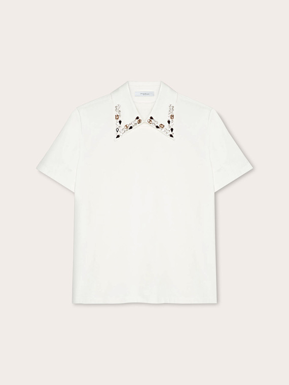T-shirt with embroidered collar with stones