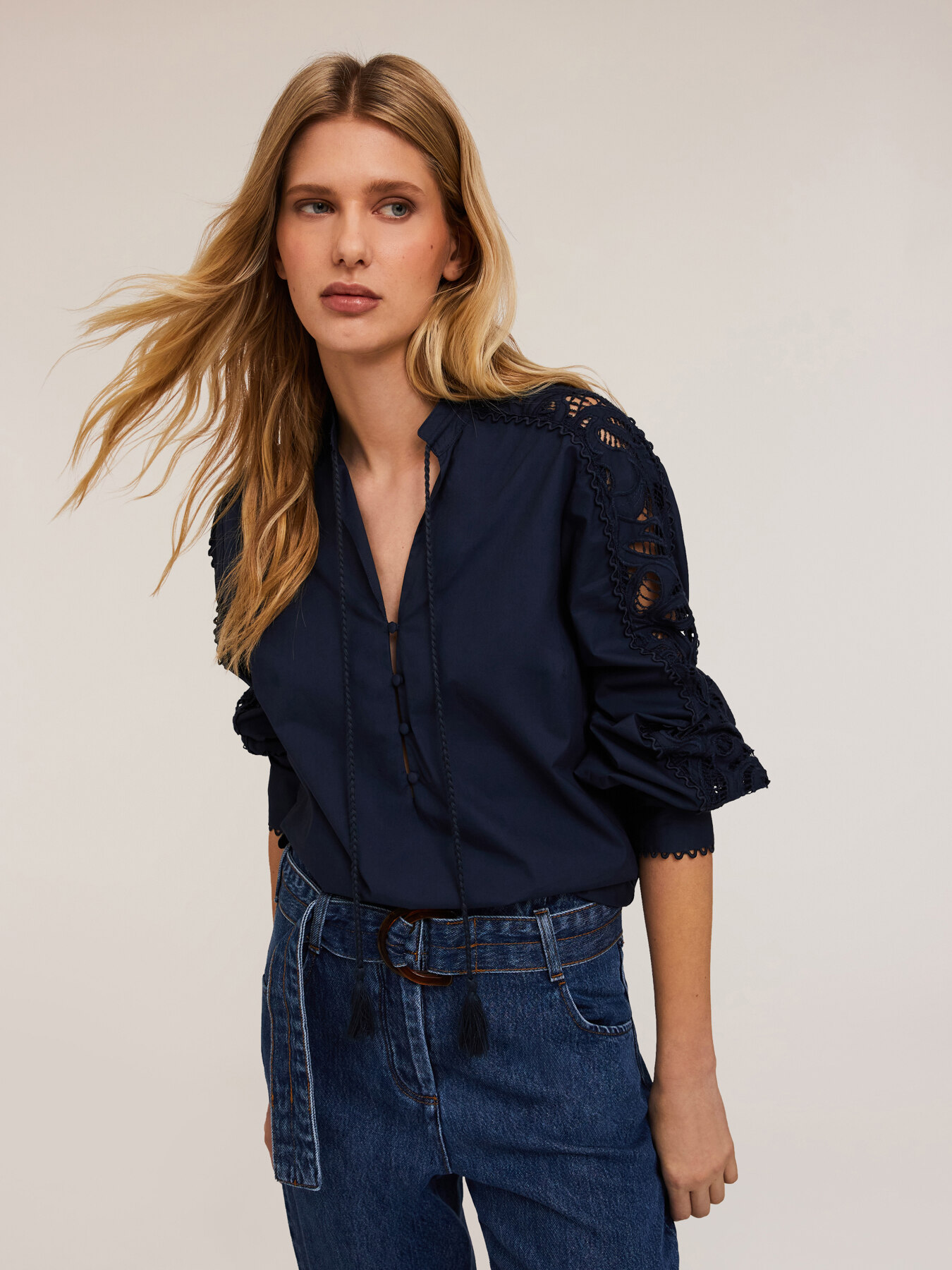 Poplin blouse with embroidered sleeves image number 2