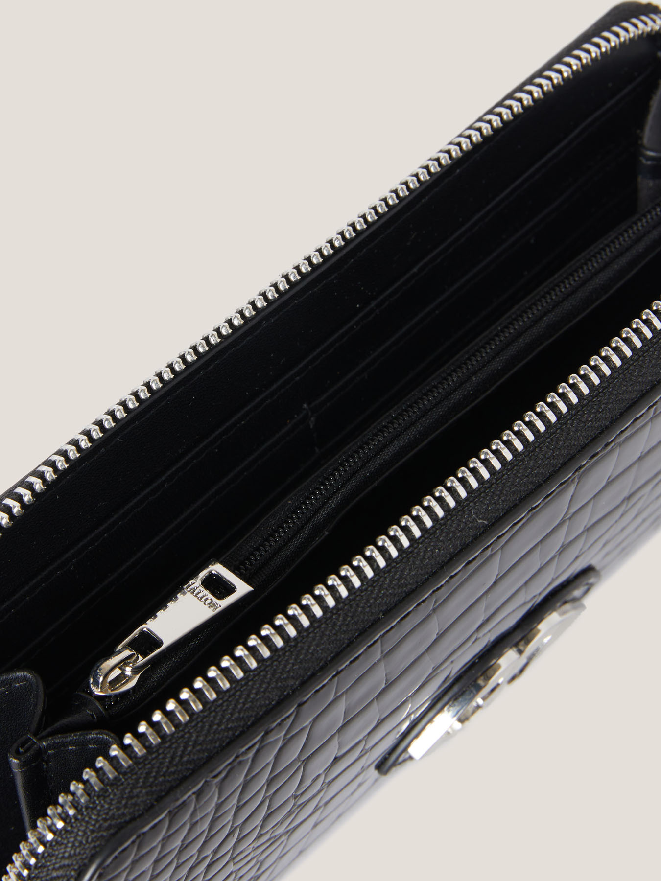 Portemonnaie mit umlaufendem Rei&szlig;verschluss aus Lederimitat mit Kroko-Pr&auml;gung image number 2