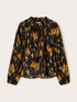 Blusa estampada de crep&eacute; image number 4