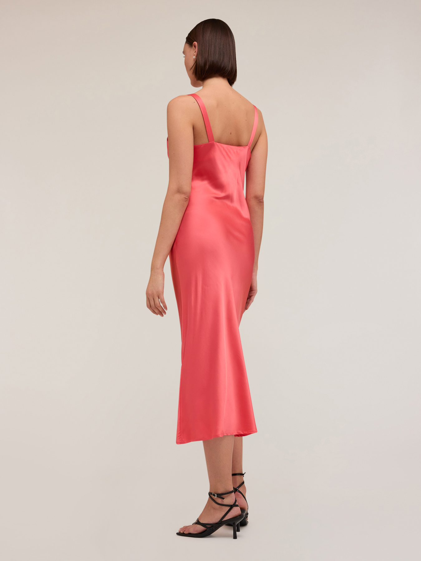 Vestido cruzado de raso el&aacute;stico image number 1