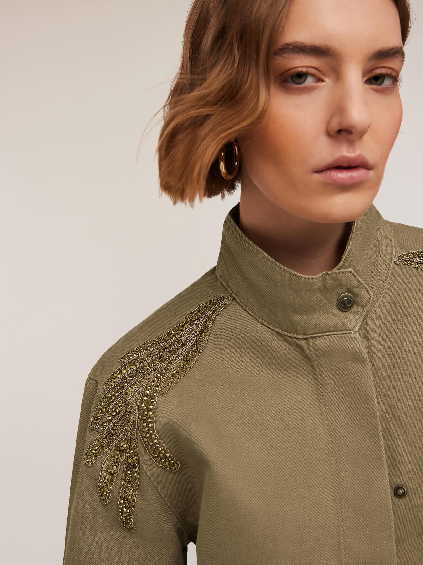 Giubbotto con patch ricamato image number 3