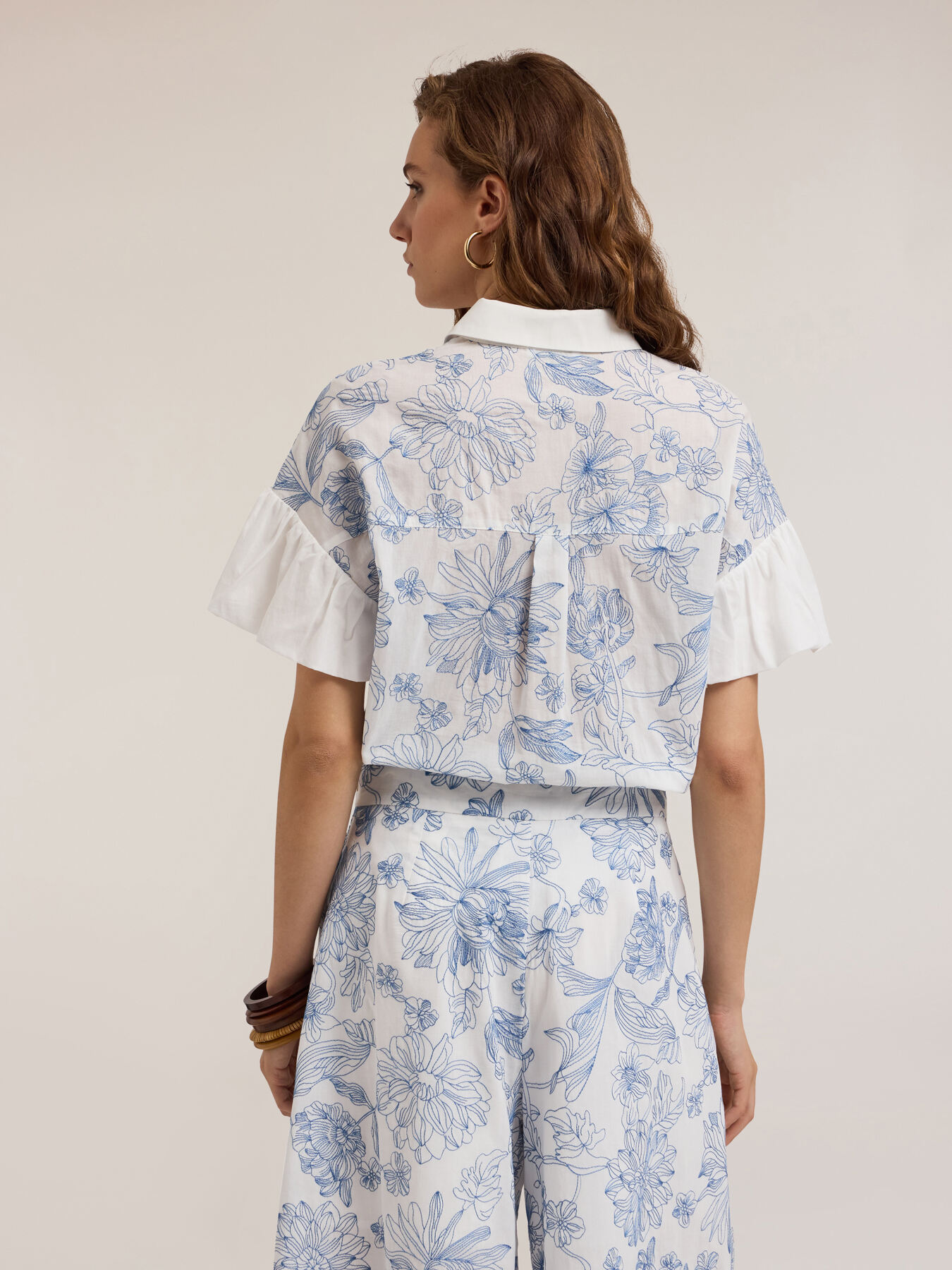 Camisa de algod&oacute;n con bordado floral image number 1