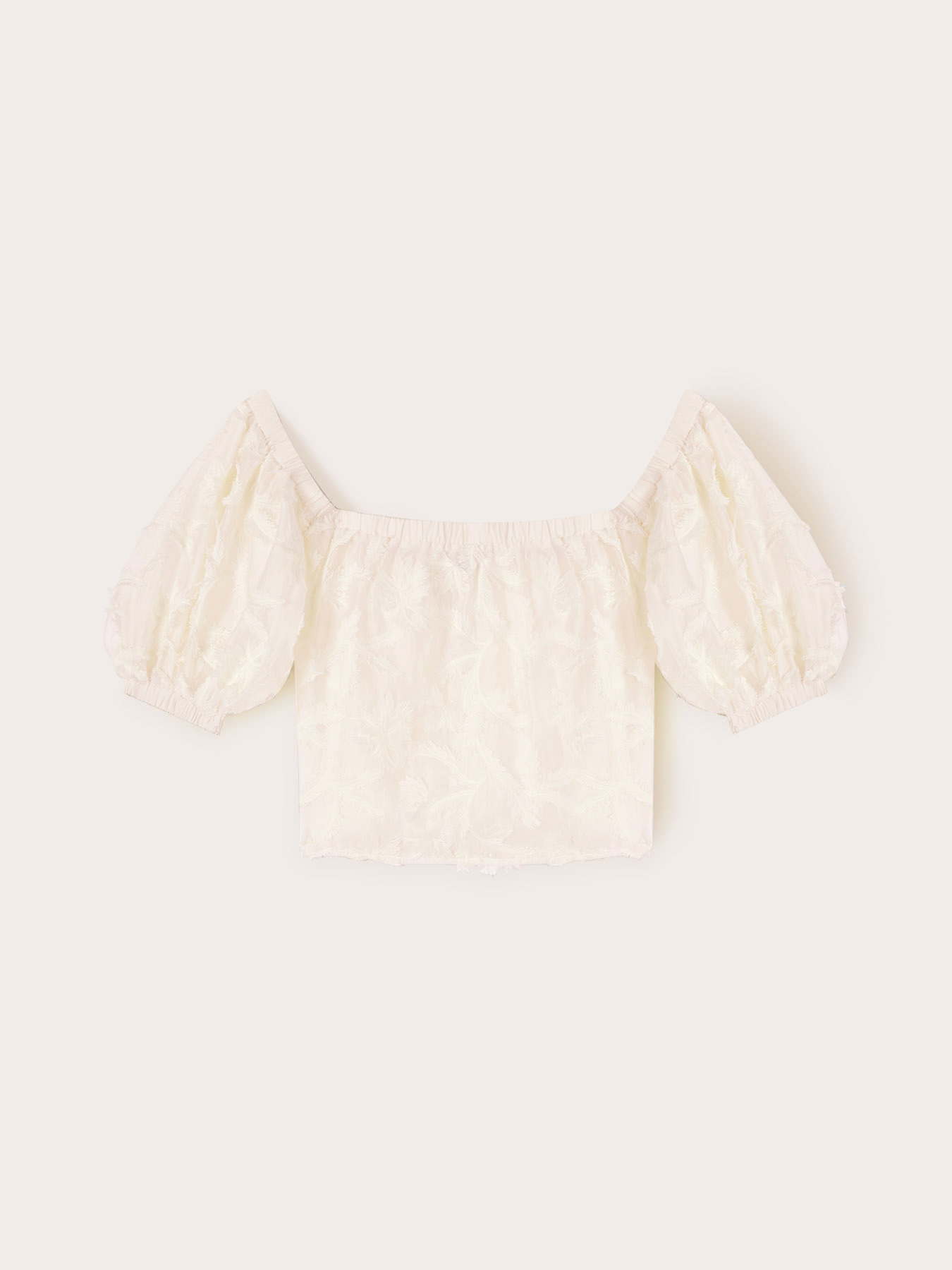 Blusa con hombros descubiertos de encaje elaborado image number 4