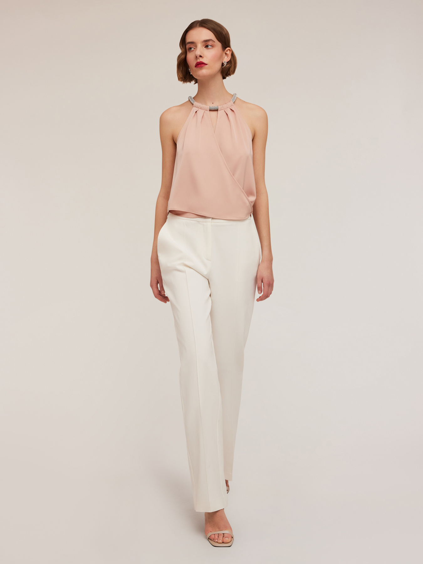 Top aus Satin mit Halsketten-Detail image number 2