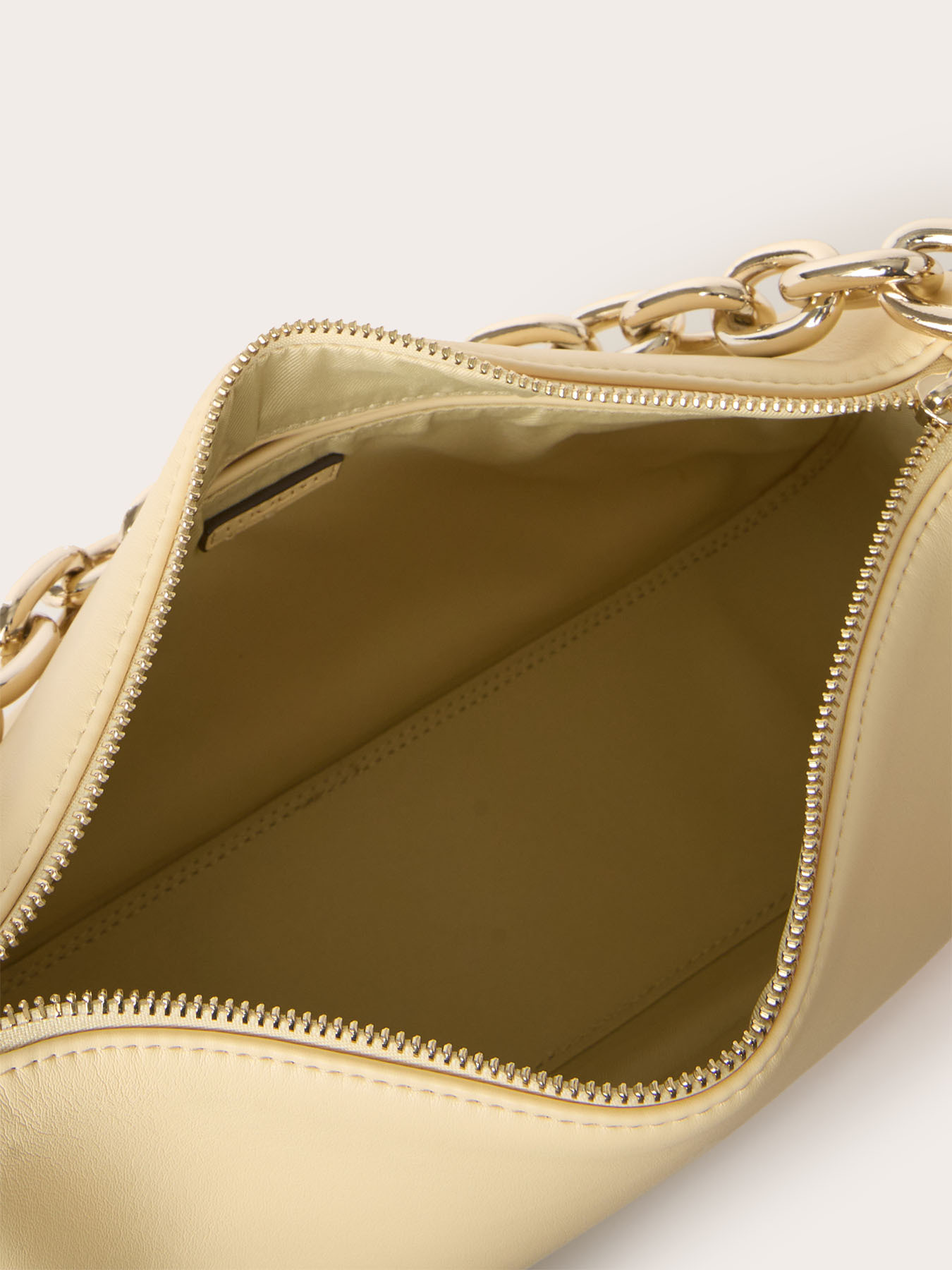 Bolso bandolera de tejido revestido image number 4