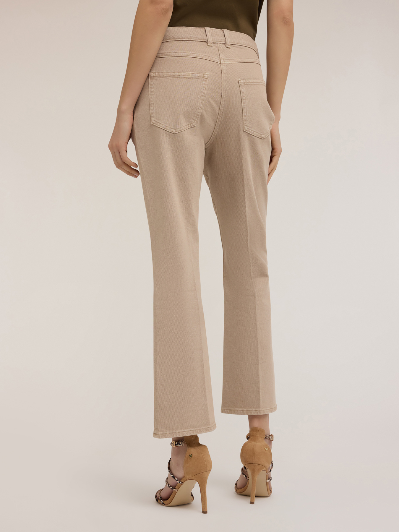 Pantal&oacute;n kick flare en drill de algod&oacute;n image number 1