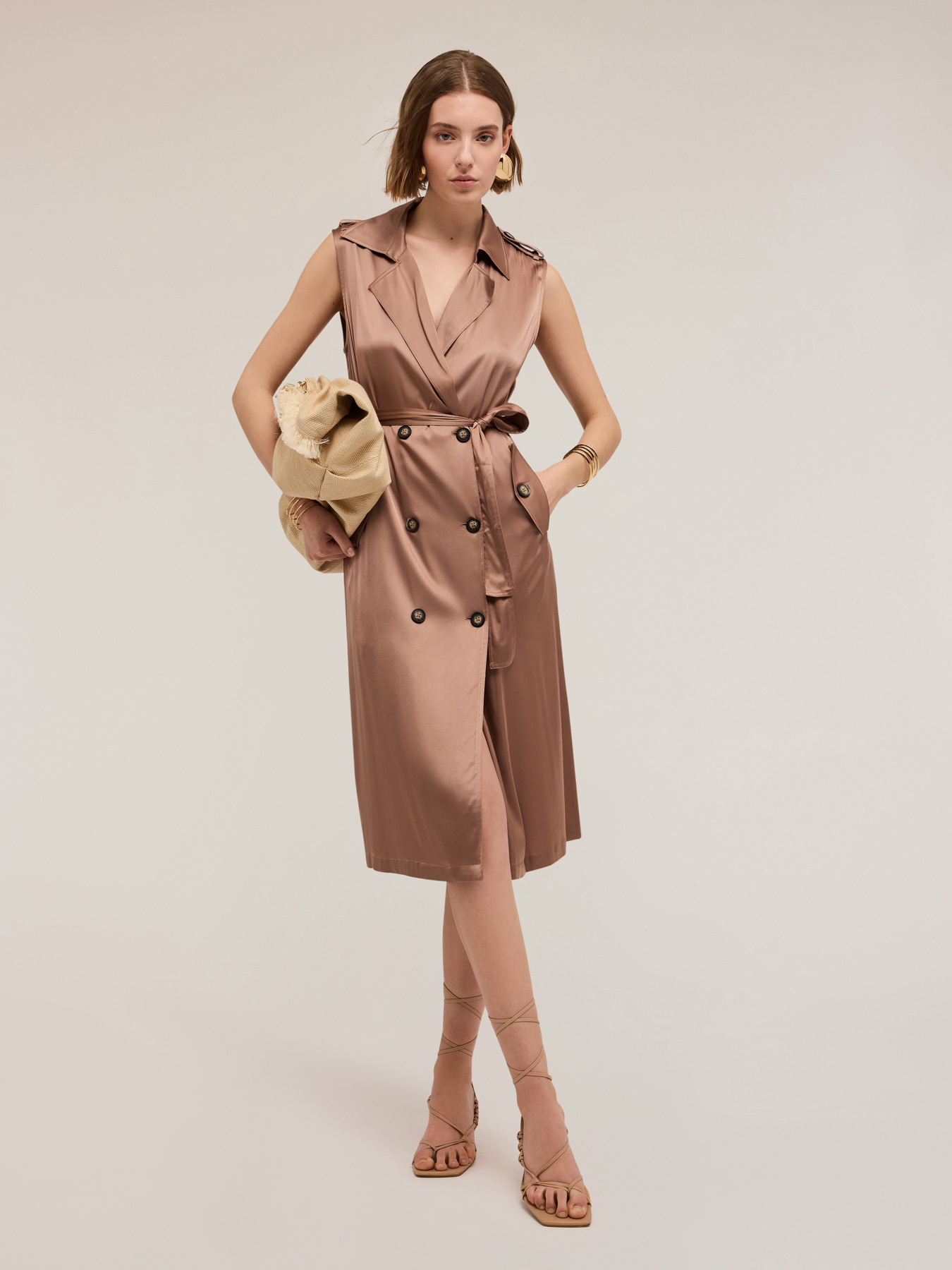 Zweireihiges Kleid aus gl&auml;nzendem Satin image number 2