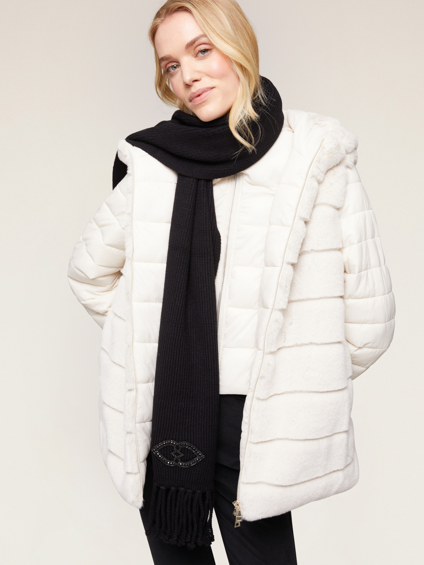 Double Love knit scarf image number 2