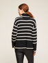 Dolcevita boxy in maglia a righe image number 1