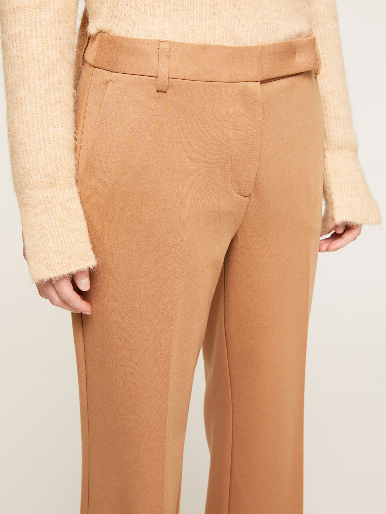 Pantalones cropped image number 2