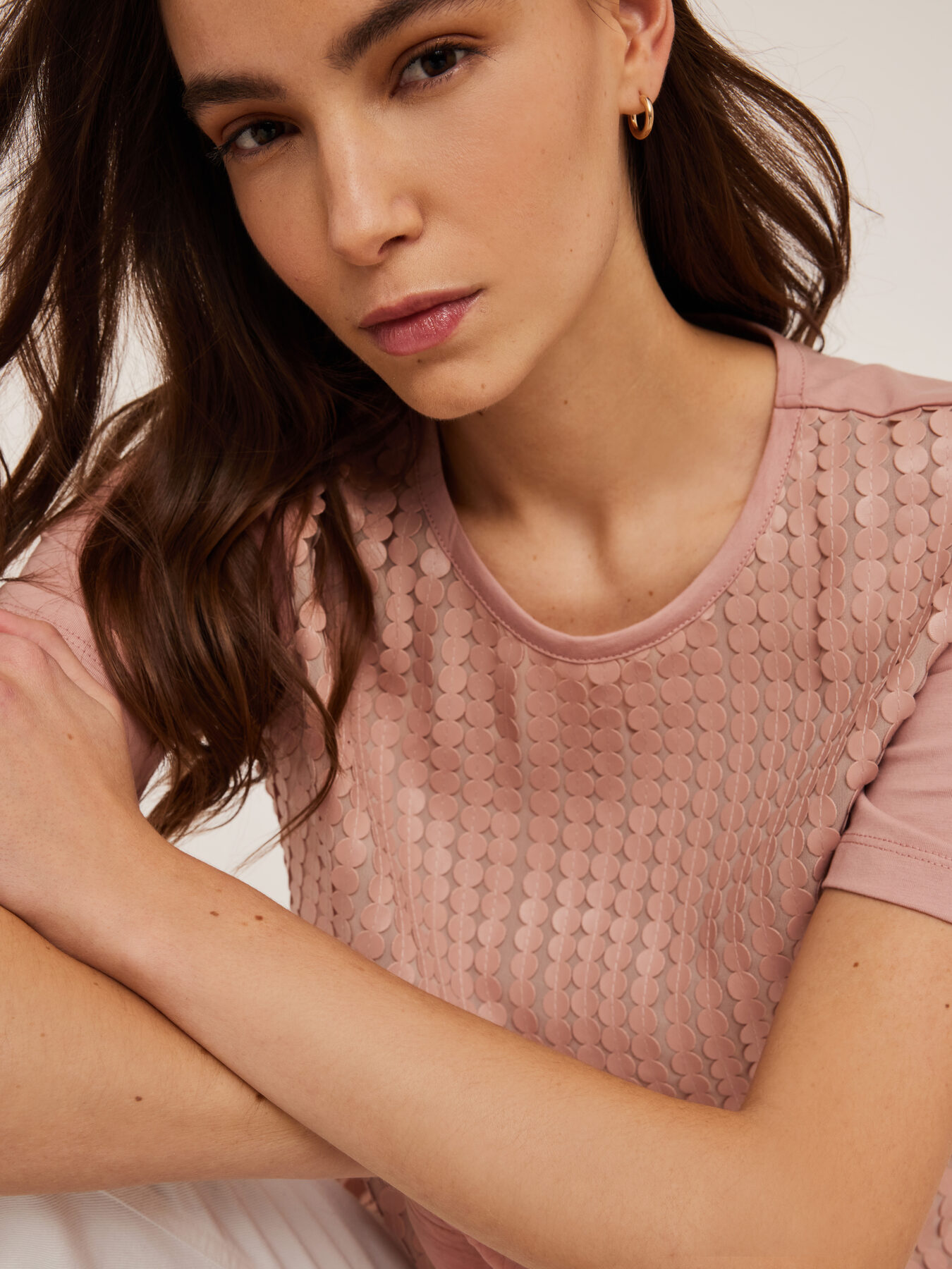 T-shirt avec paillettes en tissu enduit image number 3