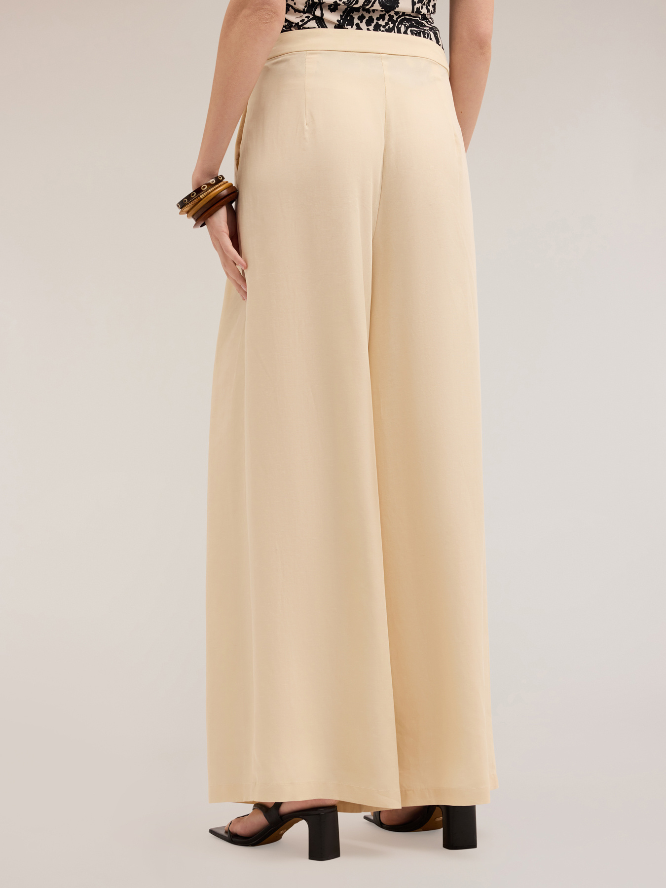 Pantalones con pliegues planos en mezcla de lino image number 1