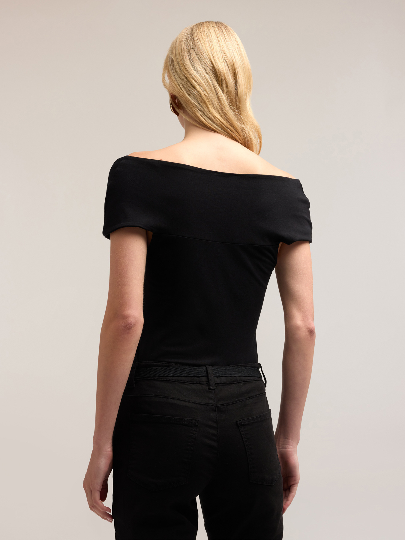 T-shirt off-shoulder image number 1